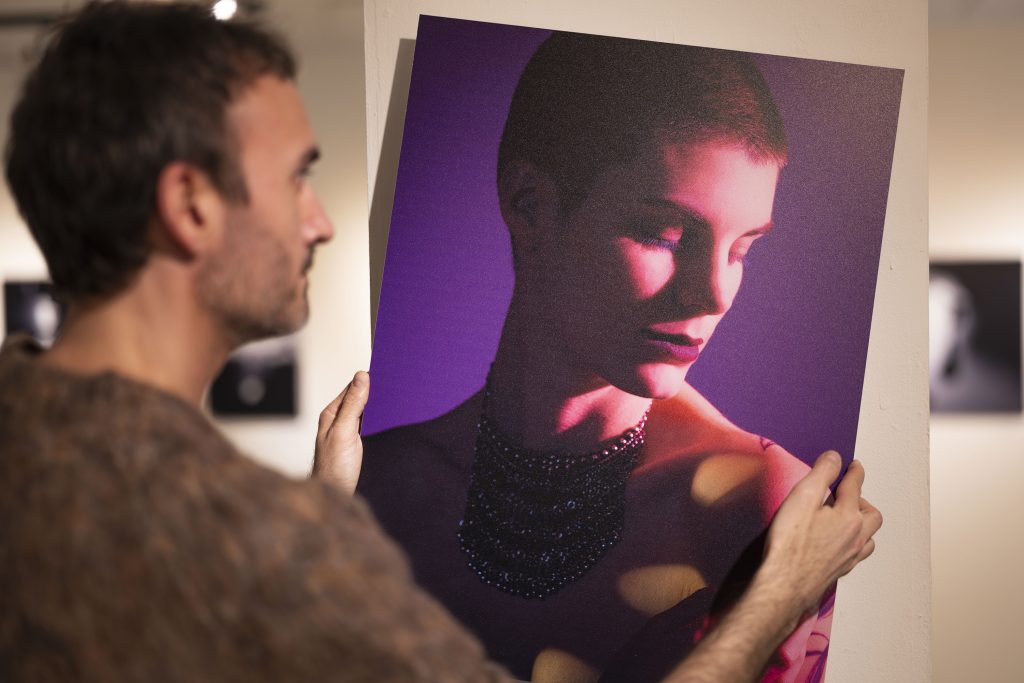 Print auf Aludibond, Ausstellung Swiss Photo Club, Foto Christian Nübel, Februar 2026, Zürich, Photobastei